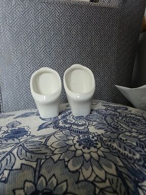 Novelty urinal shot glasses.